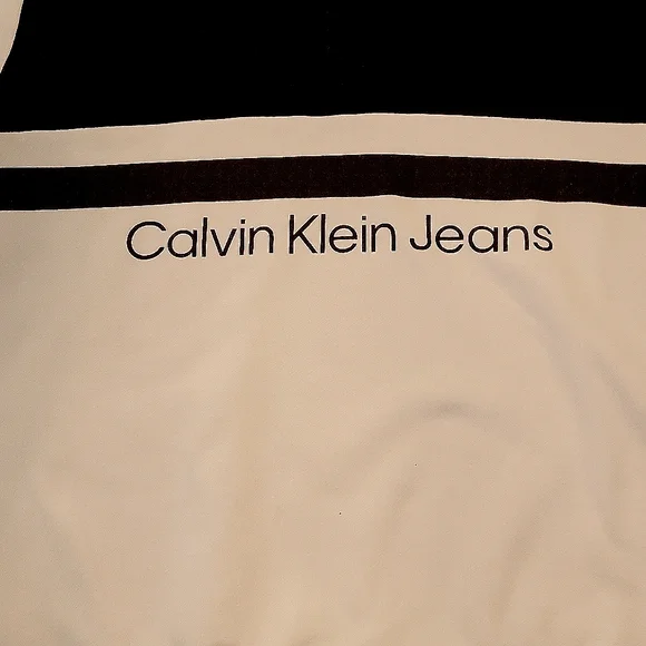 Calvin Klein - Picture 2 of 8
